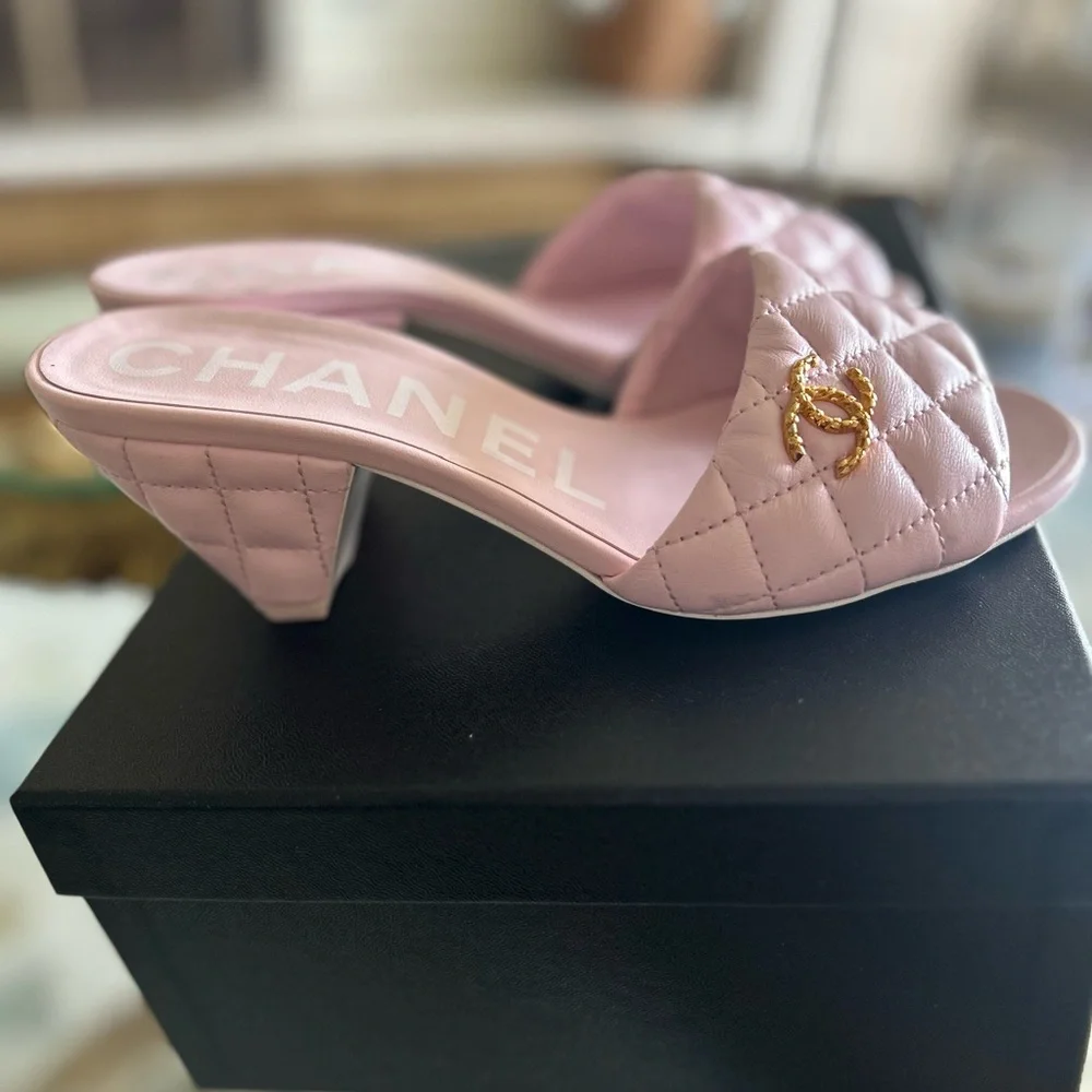 CHANEL Pink Quilted Slide Mules with Gold CC Hardware Sz 36 - Picture 6 of 9